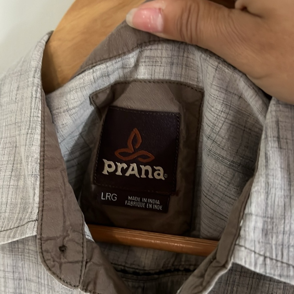 women’s Prana brown and black button up - Picture 4 of 4